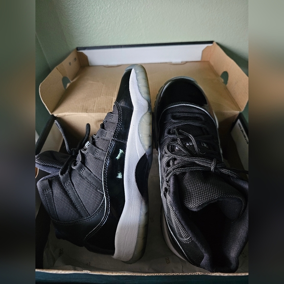 Air Jordan 11 Retro Space Jam (4Y) - Picture 3 of 3